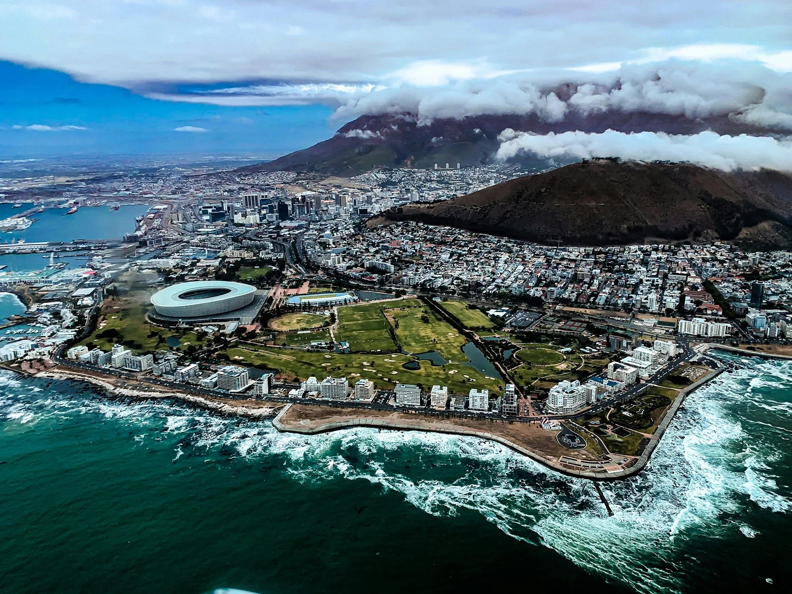 Lugfoto van Kaapstad, Tafelberg en die stadion